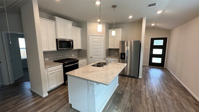 Foto del edificio - 221 Harper Ridge Dr