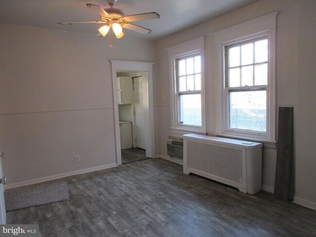 Foto del edificio - 4123-4100 Tyson Ave