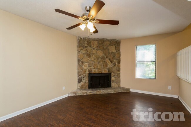 Foto del edificio - 3893 Wood Path Ln