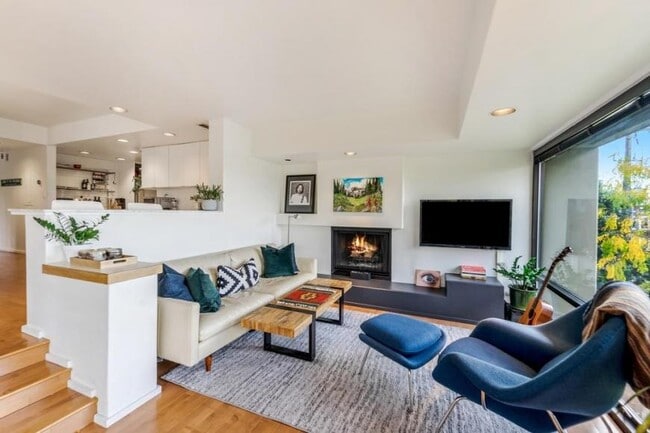 Building Photo - 2 bedroom in Seattle WA 98102