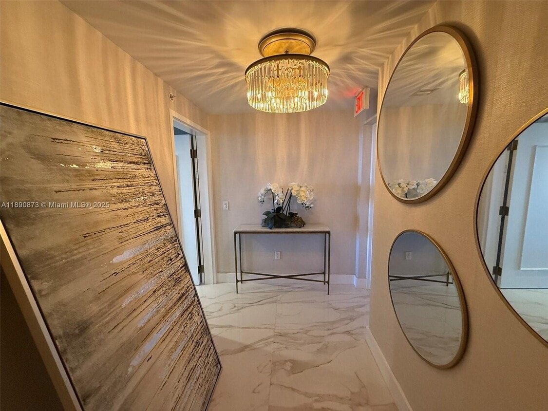 Foto principal - 16385 Biscayne Blvd