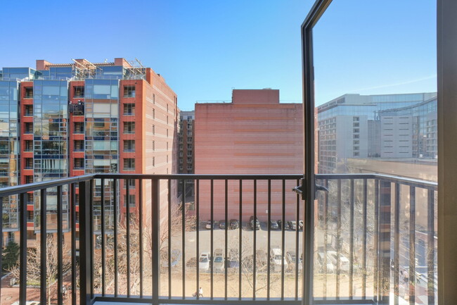 Building Photo - 1001 L St NW