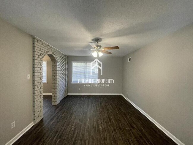 Foto del edificio - 1191 Heathcliff Dr - Available Now!