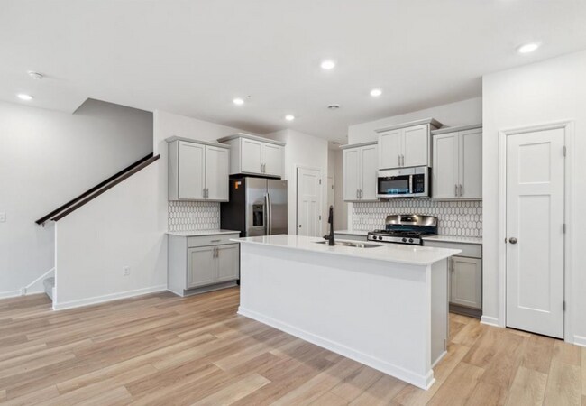 Building Photo - 13613 Busch Cir