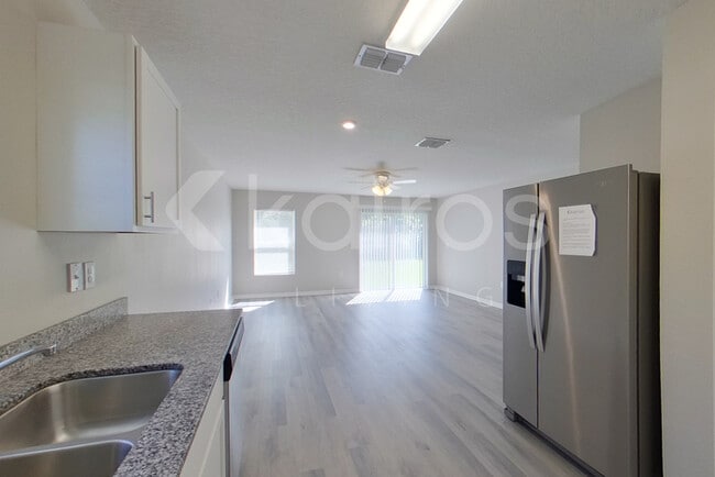 Building Photo - 287 Parkview Dr