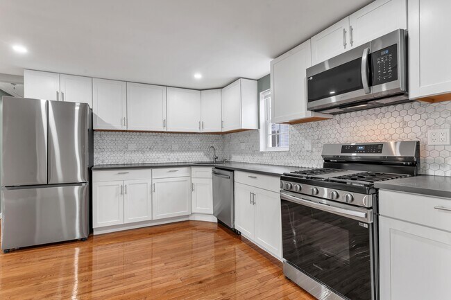 Building Photo - 11 Brett St