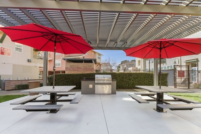 Building Photo - The Lexington Apartments