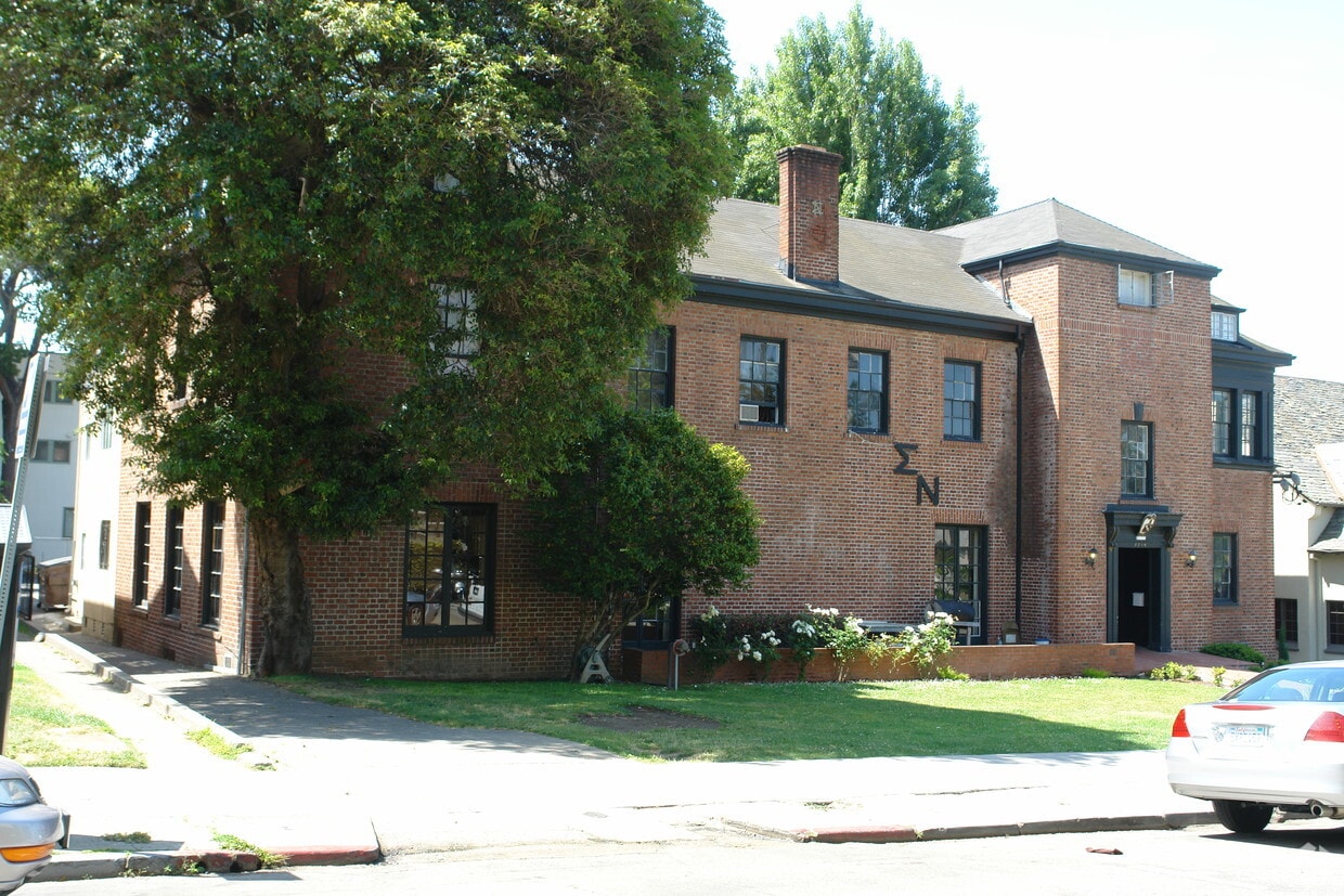Primary Photo - 2710 Bancroft Way
