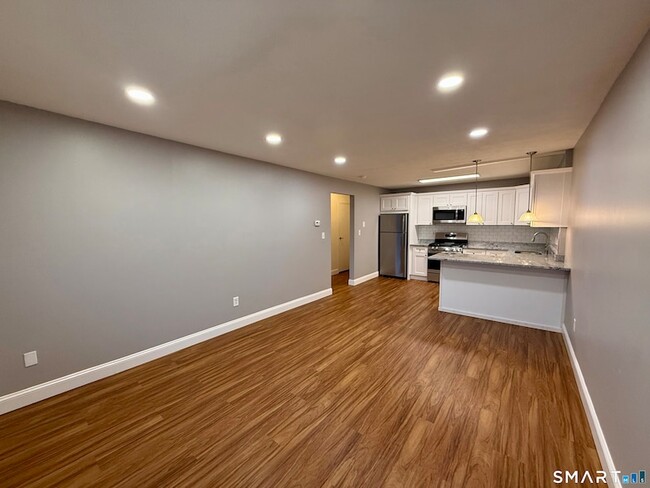 Building Photo - 1168 Main St