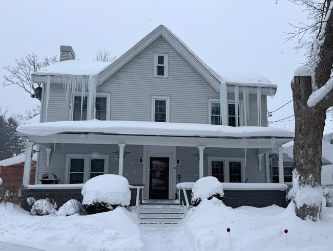 Building Photo - 31 Paine St