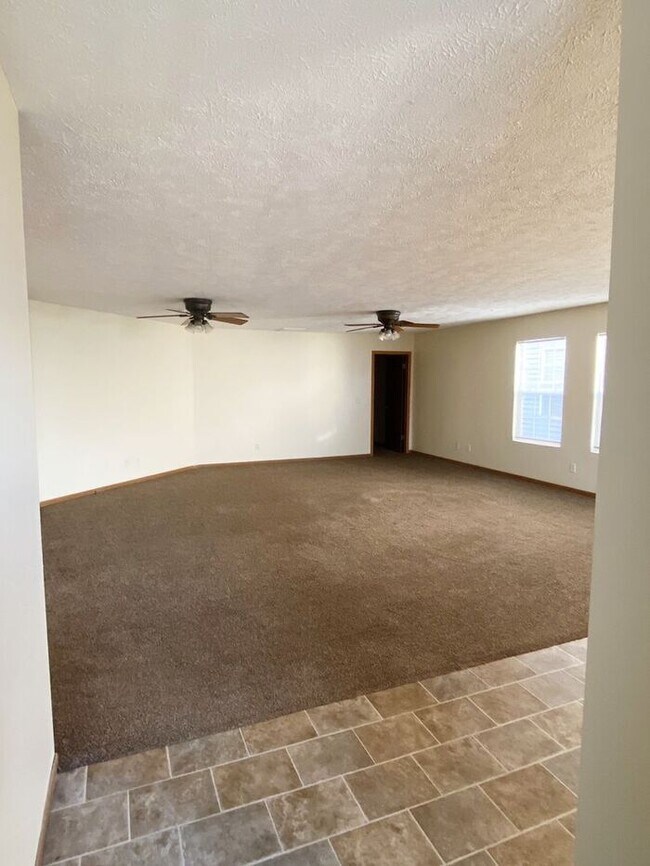 Foto del edificio - Collett Meadows - Large open floor plan, 4 bedroom Home with 2 baths - PETS WELCOME!