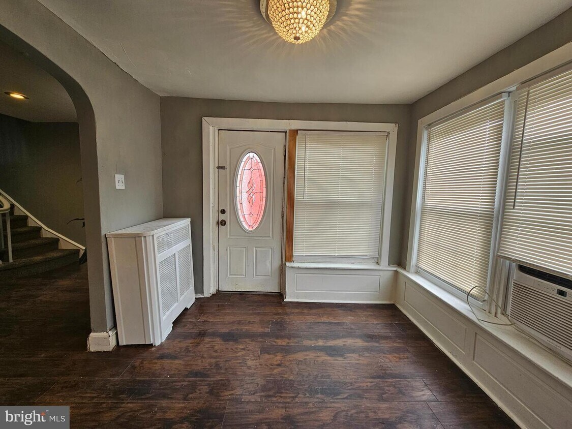 Primary Photo - 2043 S Redfield St