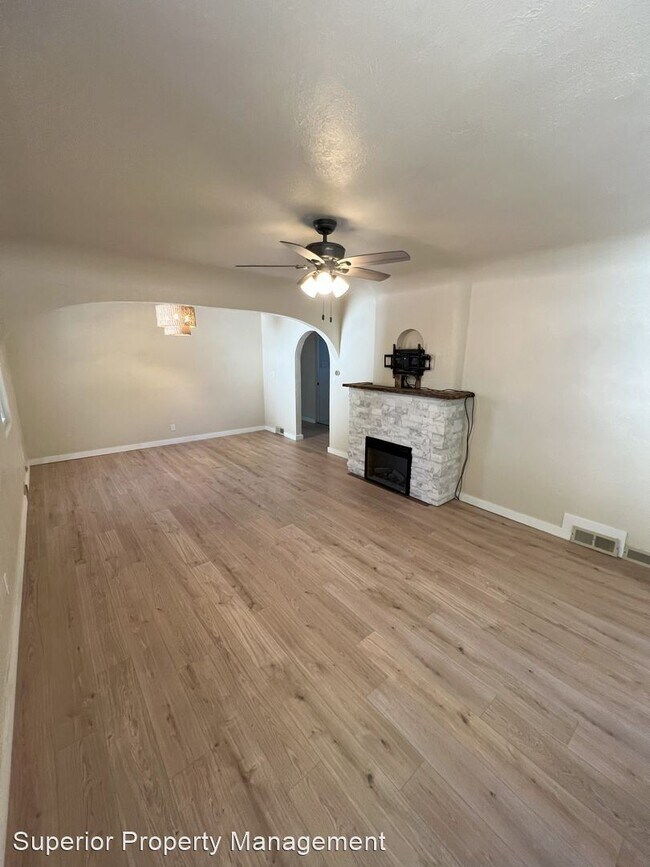 Building Photo - 4 br, 3 bath House - 222 Main St