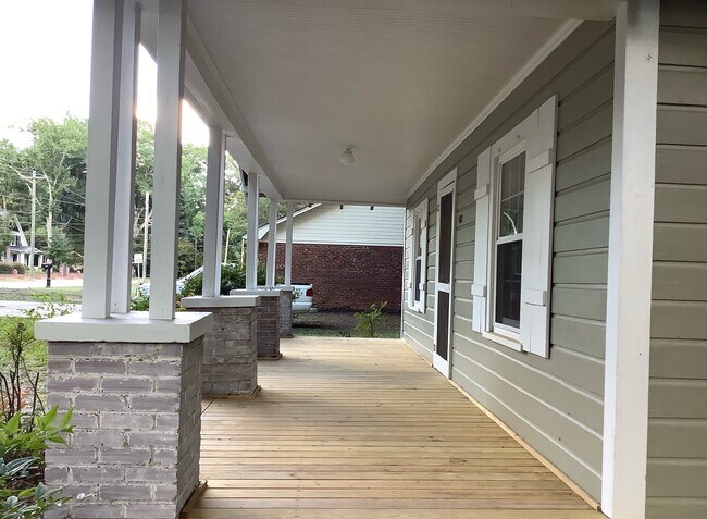 Building Photo - 507 W Farley Ave