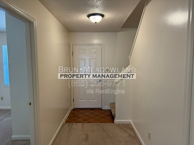 Foto del edificio - 6523 Doe Creek Way