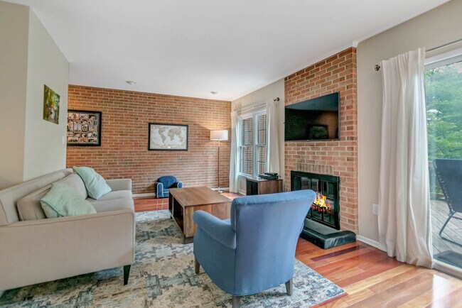 Foto del edificio - 2883 Sutton Oaks Ln