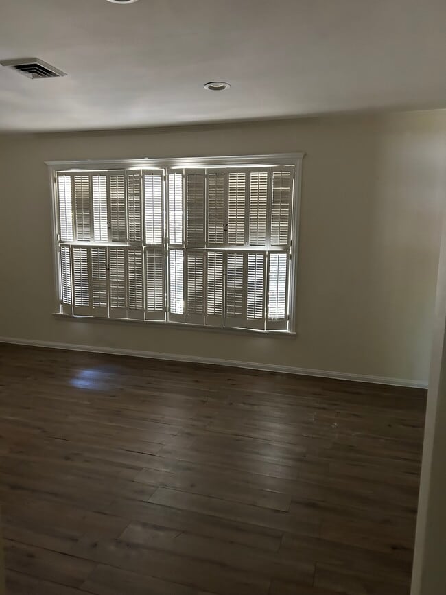 Foto del edificio - 1680 N Euclid Ave