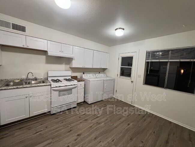 Foto del edificio - 2219 E Dortha Ave