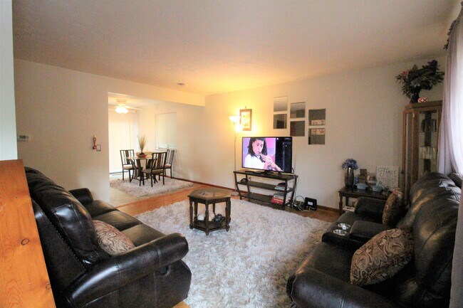Building Photo - 3090 Highcliff Ct