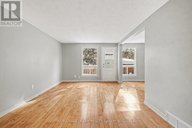 Building Photo - 7846 Jeanne-d'Arc Blvd. N