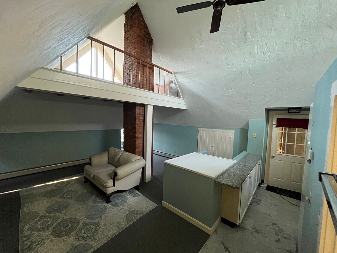 Building Photo - 410 N State St