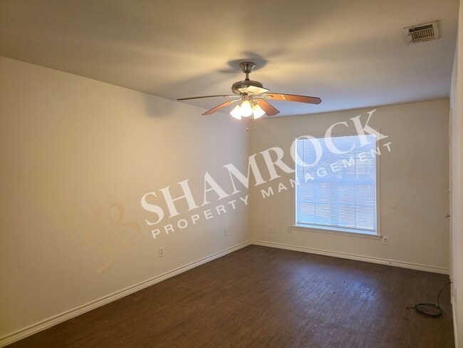 Building Photo - Central Waco Charm