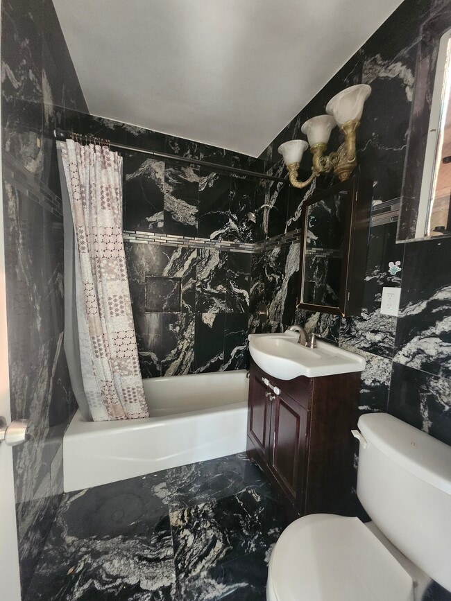 Building Photo - 1010 Garfield Ave