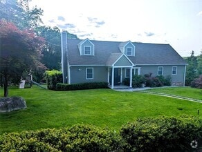 Building Photo - 11 Ridgeway Ave