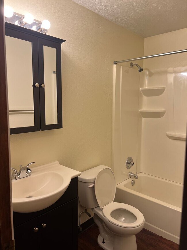 Foto del edificio - 3679 Oakview Dr