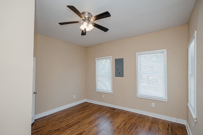 Foto del edificio - Renovated 2 Bed 2 Bath Charleston Victorian Home
