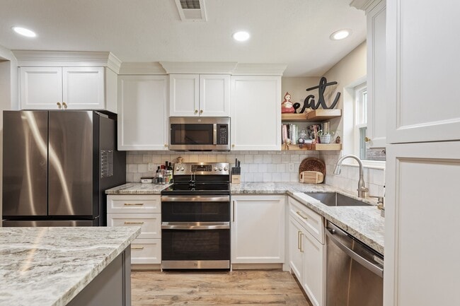 Building Photo - 2236 S Piney Point Rd