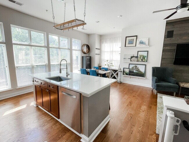 Foto del edificio - 931 Garden District Dr