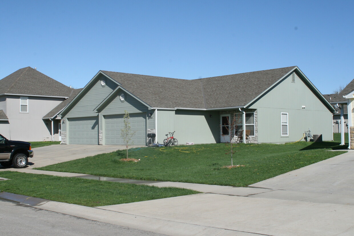 Primary Photo - 1019 Diamond Head Rd