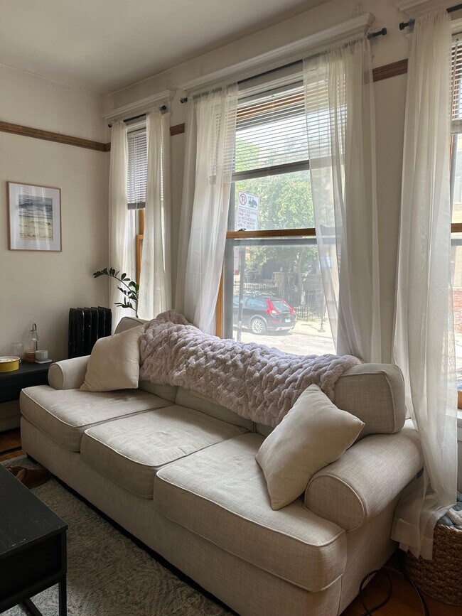 Building Photo - 719 Oakdale W Ave