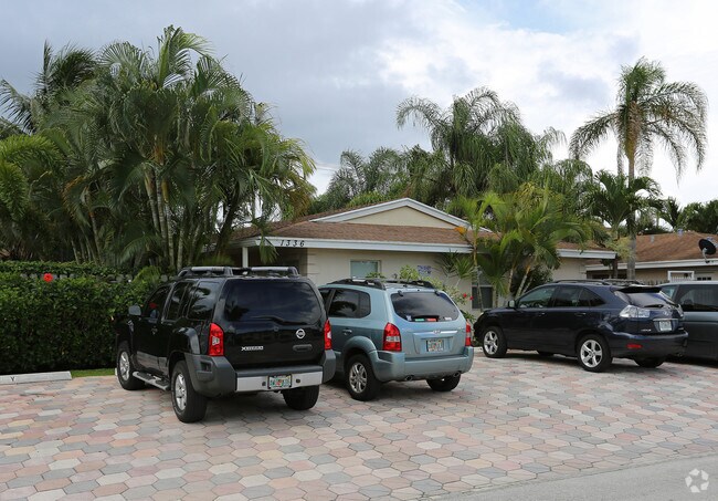 Foto del edificio - 1336-1342 Holly Heights Dr