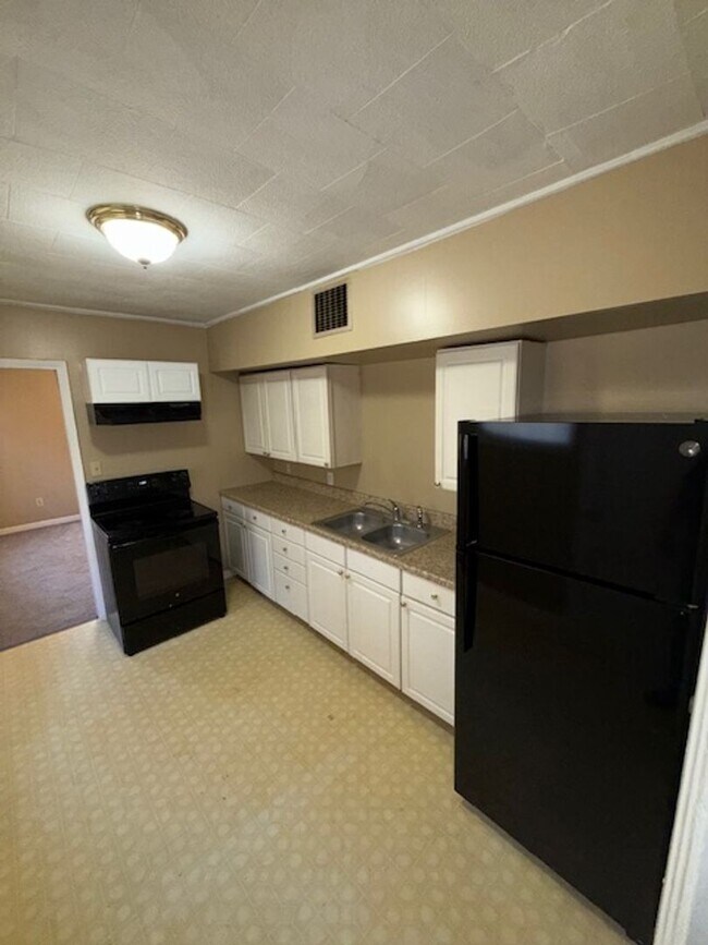 Foto del edificio - 2556 Sweetser Ave