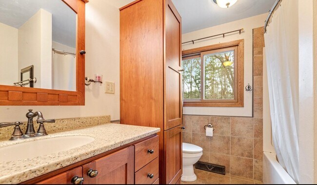 Foto del edificio - 21923 Fleming Ave