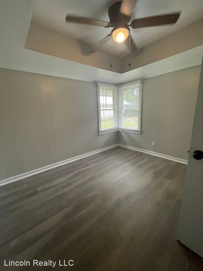 Building Photo - 2 br, 1 bath House - 815 S. Church St.*