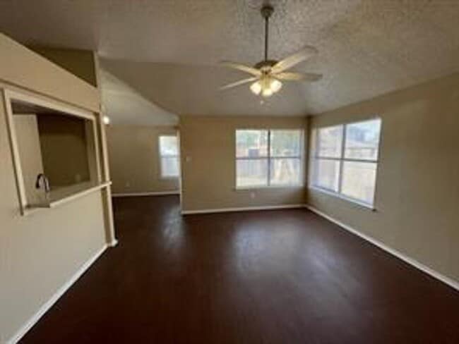 Building Photo - 10228 Ridge Oak St