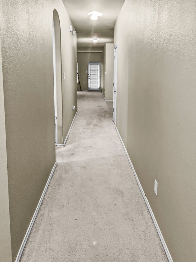 Building Photo - One Story Gem