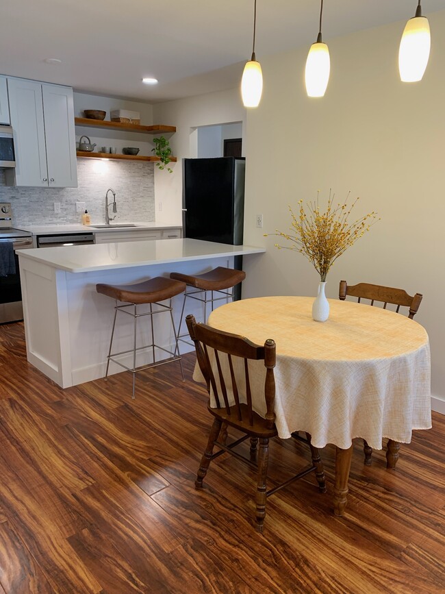 ¡Nido hogareño recién renovado! - 5545 Chicago Ave