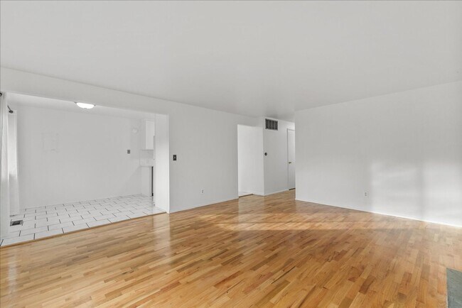 Foto del edificio - Bright and Updated Beacon Hill Rambler