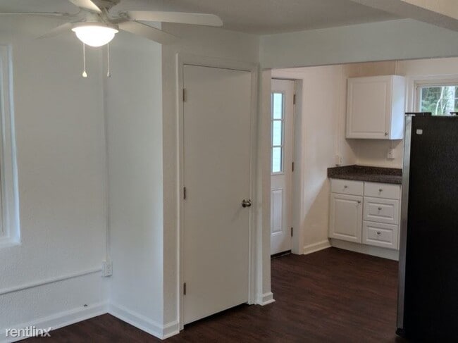 Building Photo - 3 br, 1.5 bath House - 402 Caribou Rd