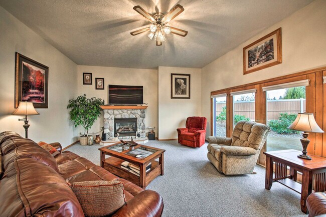 Foto del edificio - 18625 E Riverway Ave