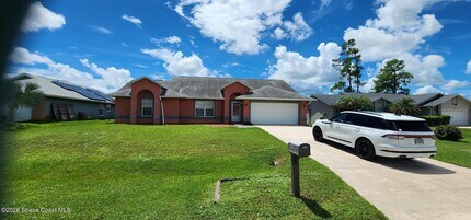 Building Photo - 1660 Wake Forest Rd NW