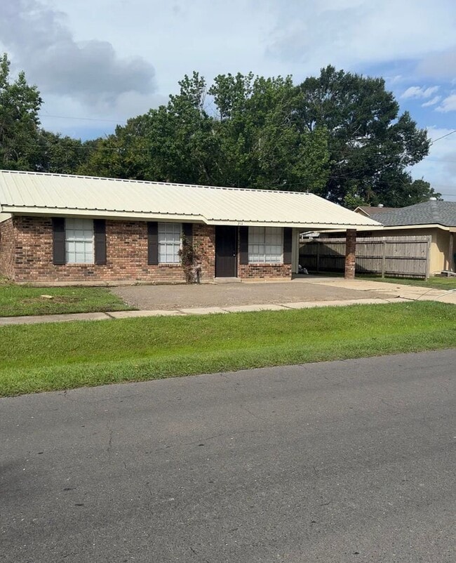Building Photo - 214 Guidry Rd