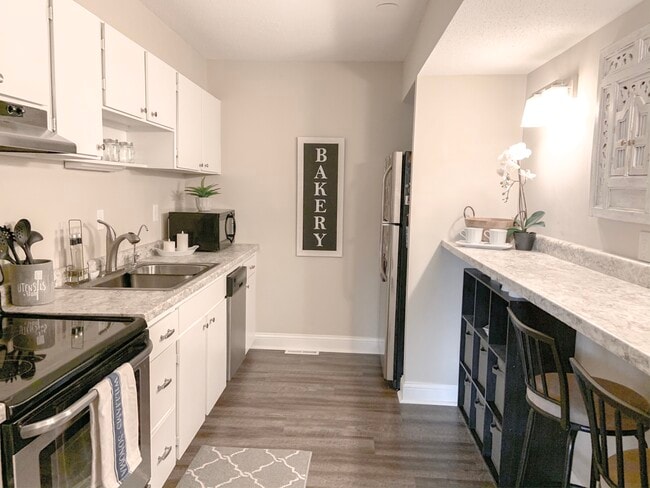 Updated kitchen - 6423 Colony Way