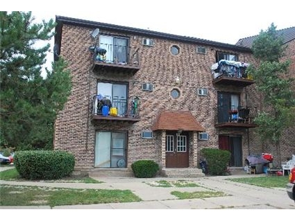 Building Photo - 1910 N Green Ln