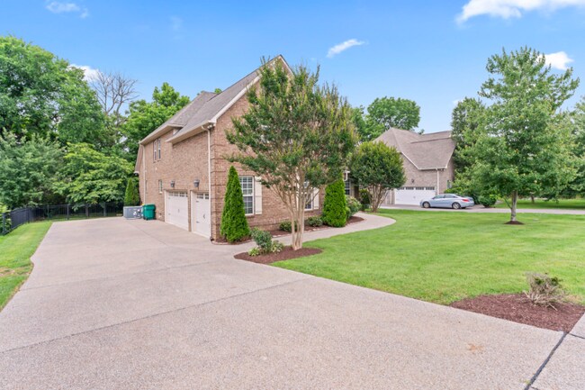 Building Photo - 1002 Glessner Dr