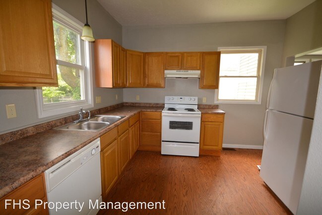 Building Photo - 4 br, 2 bath House - 1026 W Division Street*